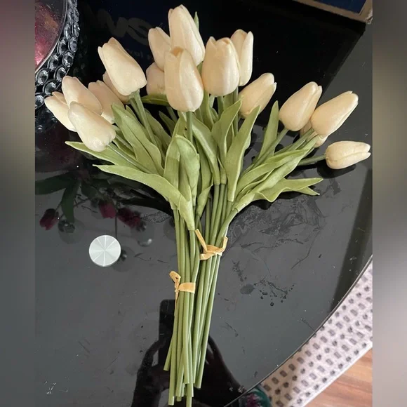 Faux Ivory Silk Tulips | 2 Bunches | Like New | Excellent Condition - Picture 5 of 8